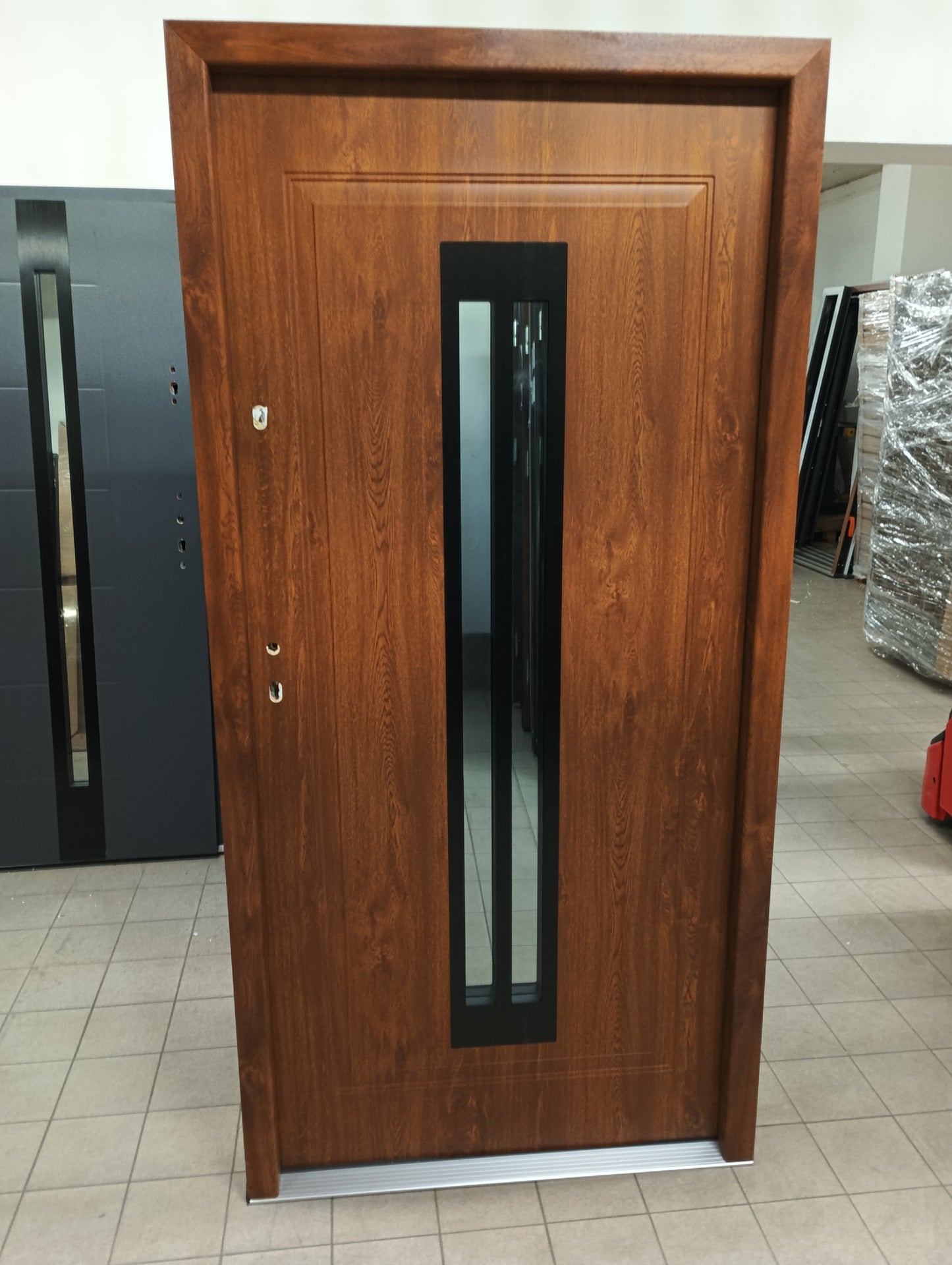 Drzwi zewnętrzne Disting model prototypowy - 2 gatunek kolor ZŁOTY DĄB "90" lewe