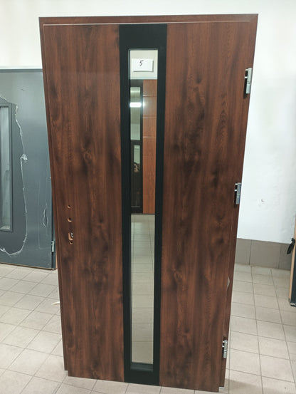 Drzwi zewnętrzne Disting Plus Torino 33 - 2 gatunek kolor ORZECH "90" prawe