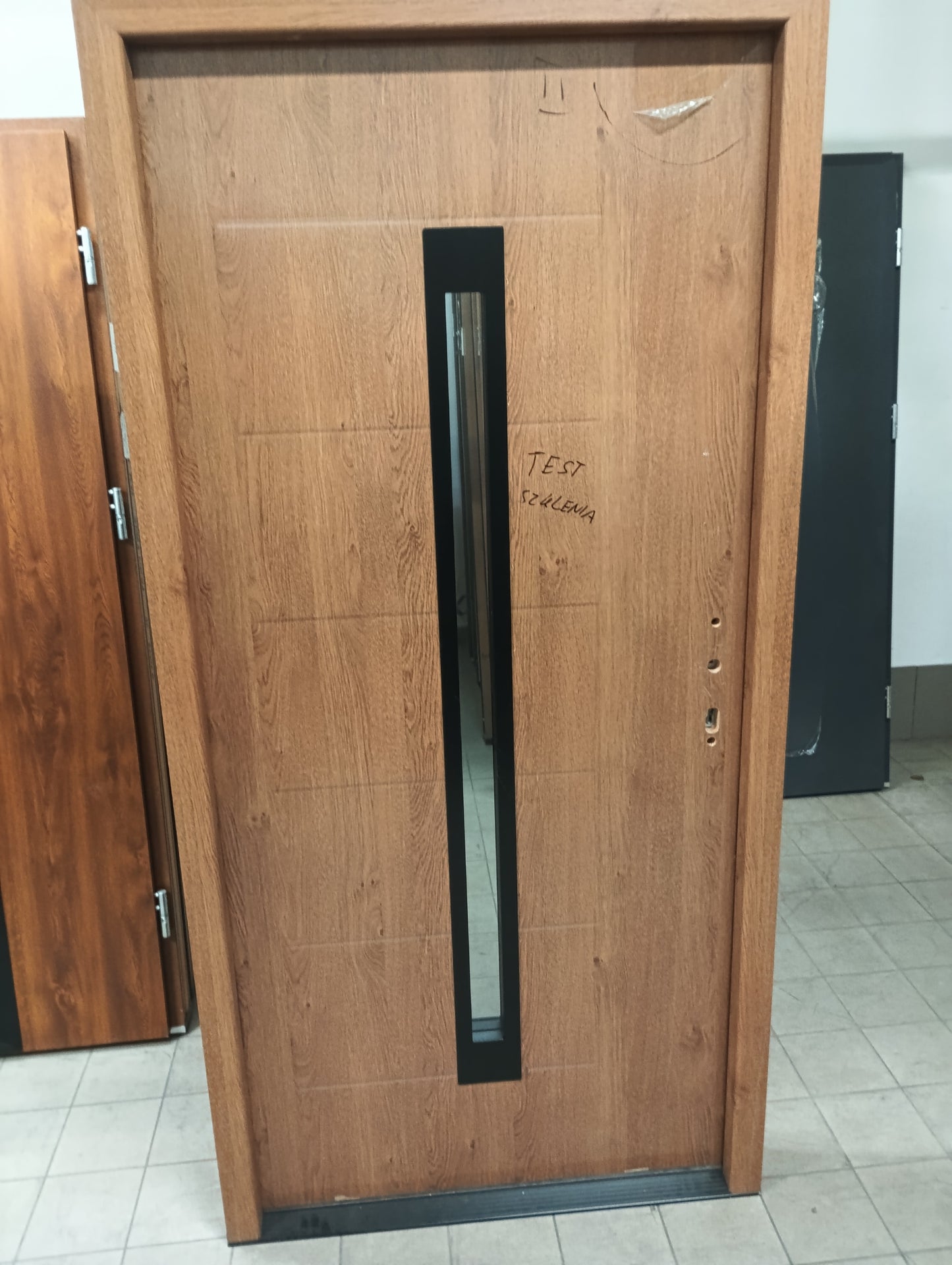 Drzwi zewnętrzne Disting Plus Vento 11 - 2 gatunek kolor WINCHESTER "90" prawe